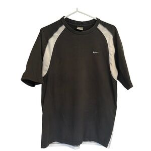 Nike Men's Dark  Grey Tee with White Accents. Size M